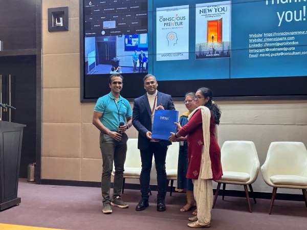 Manoj Gupta being felicitated at Infosys Bangalore after his ‘Consciouspreneur’ workshop 